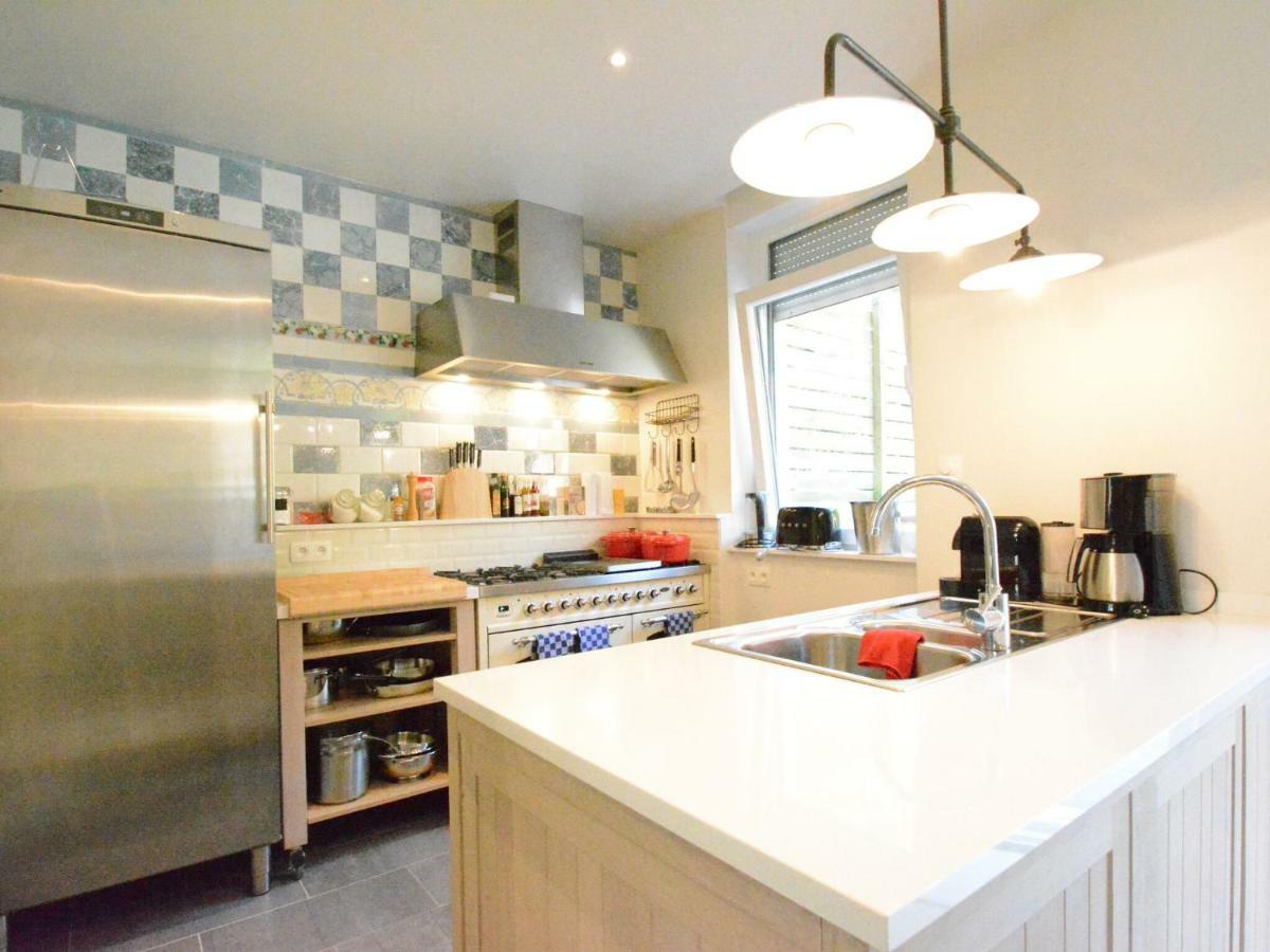 הוילה בוילון Large Townhouse With Pool Table מראה חיצוני תמונה