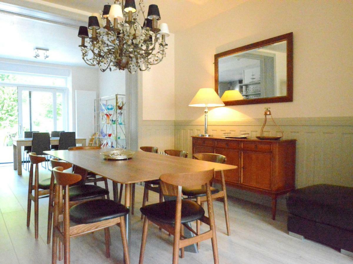 הוילה בוילון Large Townhouse With Pool Table מראה חיצוני תמונה