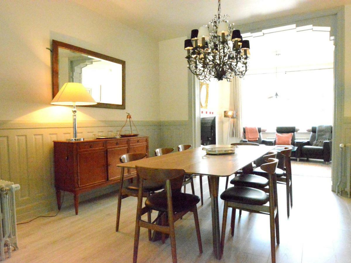 הוילה בוילון Large Townhouse With Pool Table מראה חיצוני תמונה